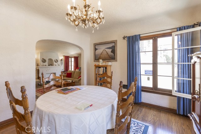 132 St Joseph Avenue, Long Beach CA: https://media.crmls.org/medias/59661e93-0409-4c27-aedc-d09508e8b386.jpg