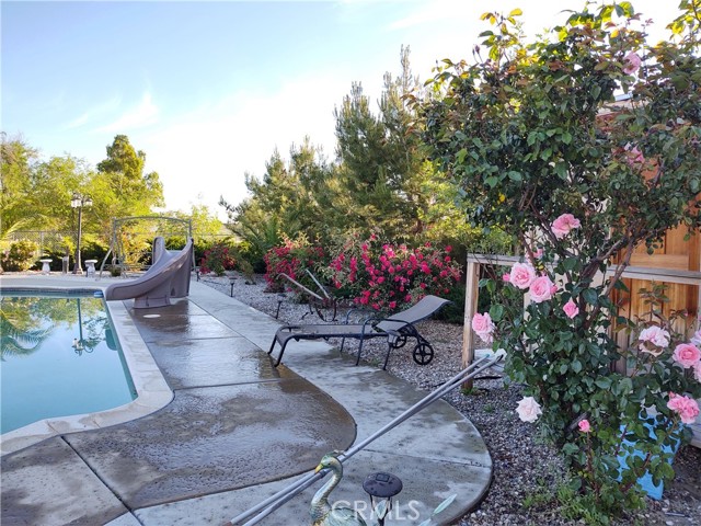 Detail Gallery Image 4 of 16 For 15274 Rodeo St, Hesperia,  CA 92345 - 4 Beds | 3 Baths