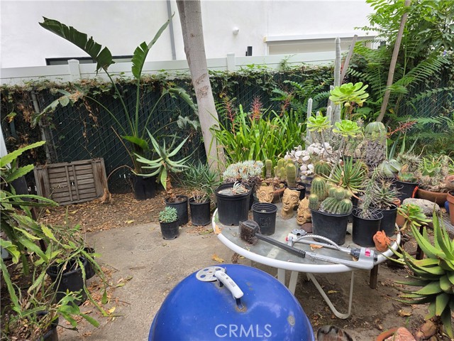 14153 Tiara Street, Van Nuys CA: https://media.crmls.org/medias/5966c45c-8d87-47d1-9574-db1065beceb5.jpg
