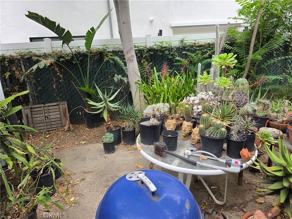 https://media.crmls.org/medias/5966c45c-8d87-47d1-9574-db1065beceb5.jpg?preset=X-Large