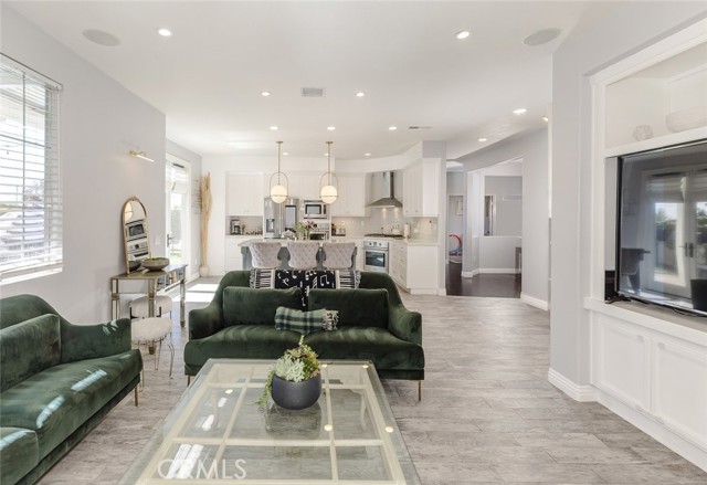 721 Cinnabar Place, Simi Valley CA: https://media.crmls.org/medias/59678506-e17e-4da1-a63b-dcc72dc2a205.jpg