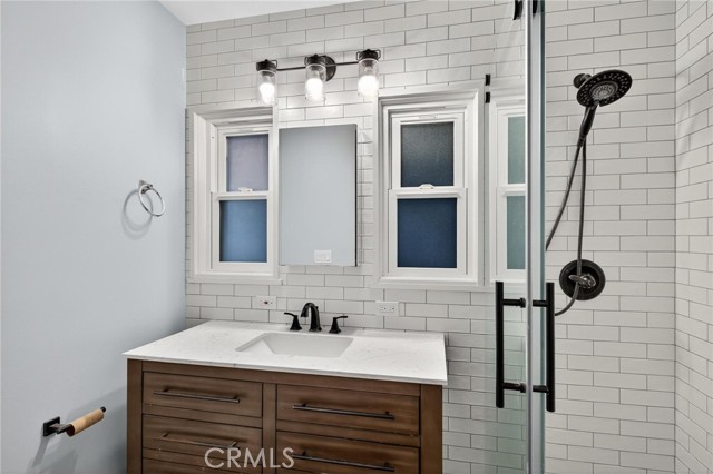 Detail Gallery Image 8 of 27 For 608 35th St, Manhattan Beach,  CA 90266 - 3 Beds | 2 Baths