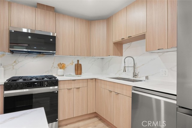 Detail Gallery Image 9 of 31 For 4534 Lennox, Sherman Oaks,  CA 91423 - 3 Beds | 2 Baths