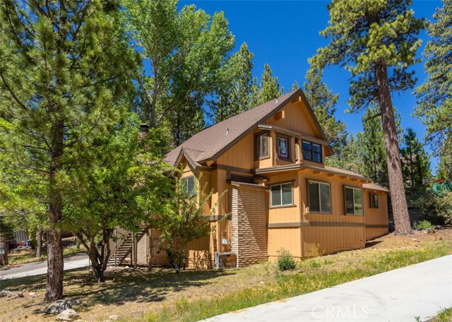 Detail Gallery Image 2 of 39 For 789 Iris Dr, Big Bear Lake,  CA 92315 - 3 Beds | 3 Baths