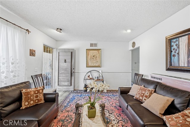 Detail Gallery Image 9 of 33 For 7857 Embry Point, San Diego,  CA 92126 - 5 Beds | 3 Baths