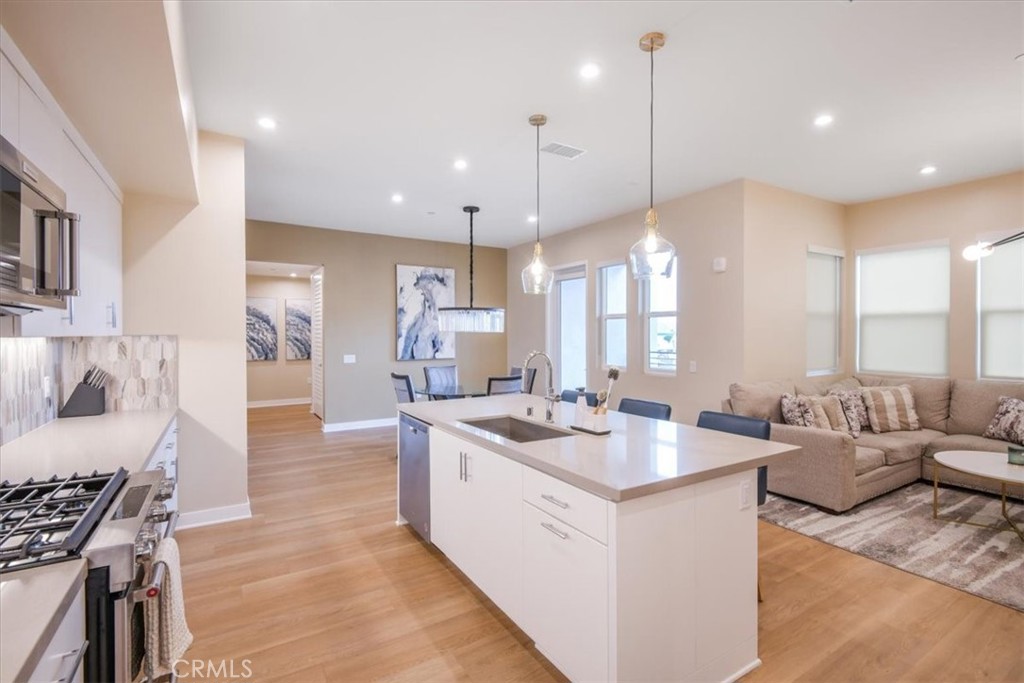 1118 S urbana S