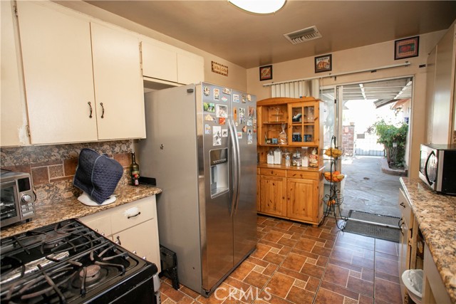 Detail Gallery Image 20 of 22 For 1241 N Azusa Ave, Azusa,  CA 91702 - 2 Beds | 1 Baths