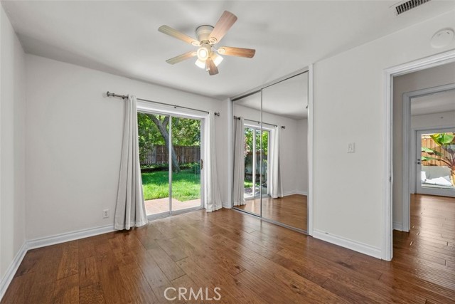 22232 Buena Ventura St, Woodland Hills CA: https://media.crmls.org/medias/596c5330-3885-41d0-968f-01e0ca7b6ab4.jpg