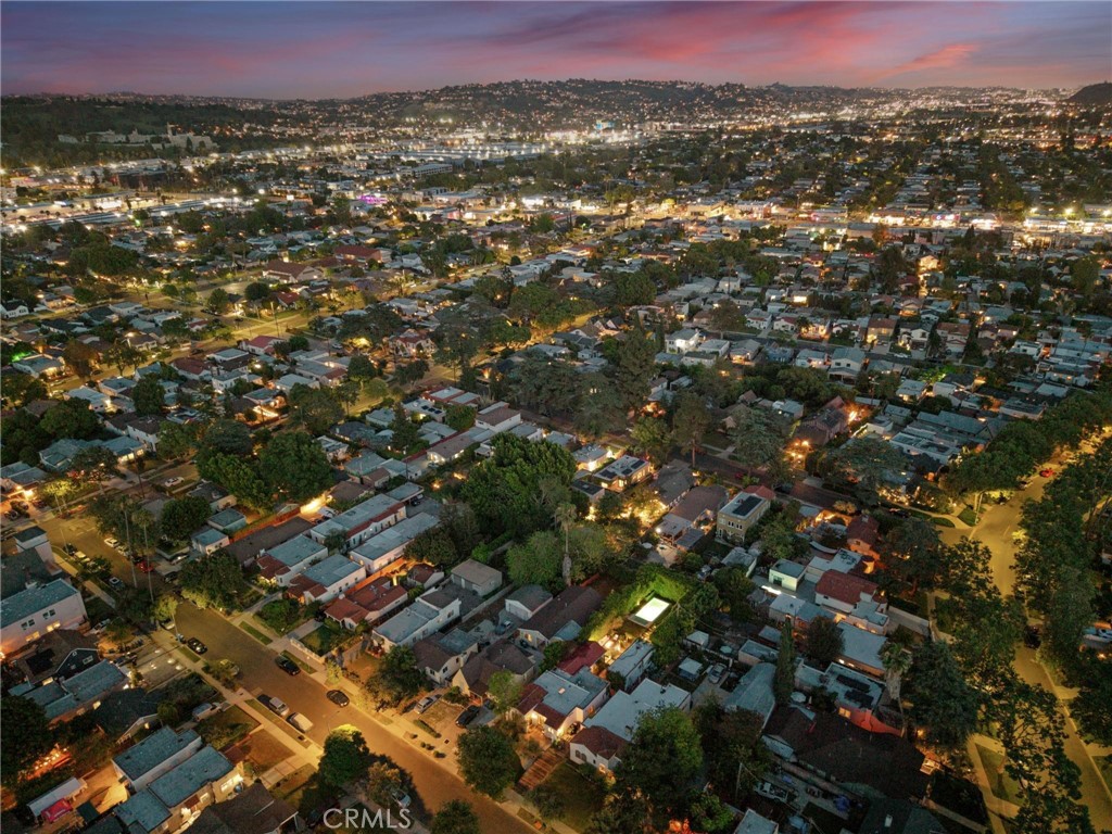 https://media.crmls.org/medias/596cb6ed-d998-40c9-ab82-ed51518f4465.jpg?preset=X-Large