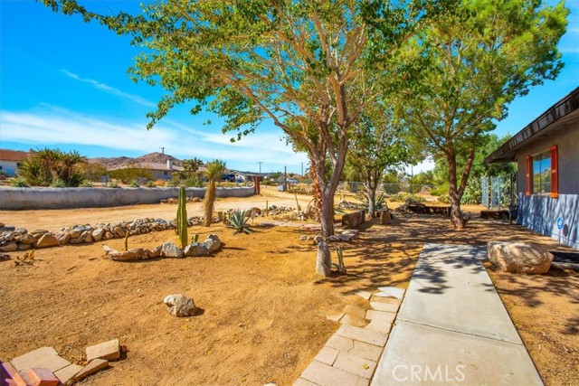 Detail Gallery Image 6 of 54 For 60258 La Mirada Trl, Joshua Tree,  CA 92252 - 2 Beds | 1 Baths