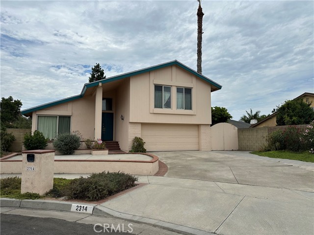 Detail Gallery Image 1 of 1 For 2314 W Hemlock Way, Santa Ana,  CA 92704 - 3 Beds | 3 Baths