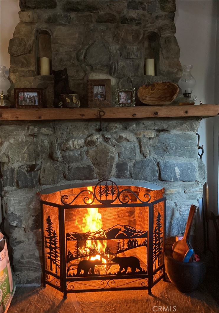 https://media.crmls.org/medias/596d3e59-f779-4095-8f8d-561521a42b59.jpg?preset=X-Large