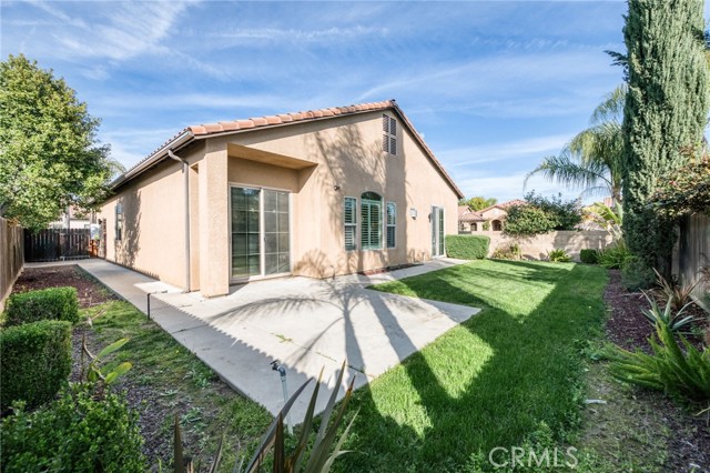 Detail Gallery Image 5 of 44 For 1563 E via Mirasol, Fresno,  CA 93730 - 4 Beds | 3 Baths