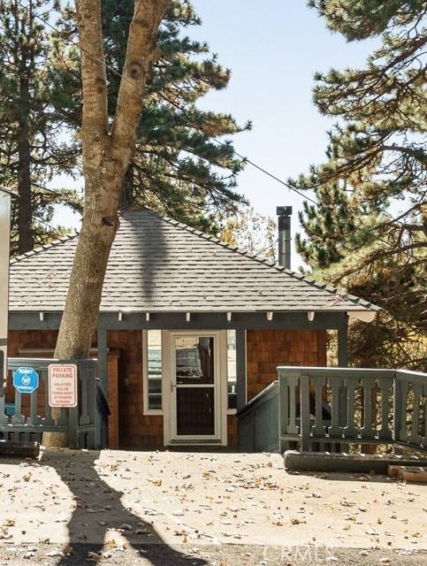 Detail Gallery Image 2 of 40 For 1215 Scenic Way, Rimforest,  CA 92378 - 3 Beds | 2/1 Baths