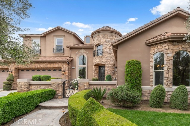 Detail Gallery Image 6 of 61 For 4918 W Bluff, Fresno,  CA 93722 - 5 Beds | 3/1 Baths