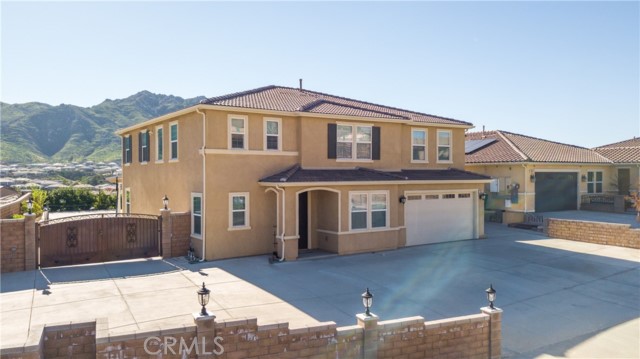 Detail Gallery Image 2 of 64 For 21047 Iron Rail, Riverside,  CA 92507 - 5 Beds | 2/1 Baths