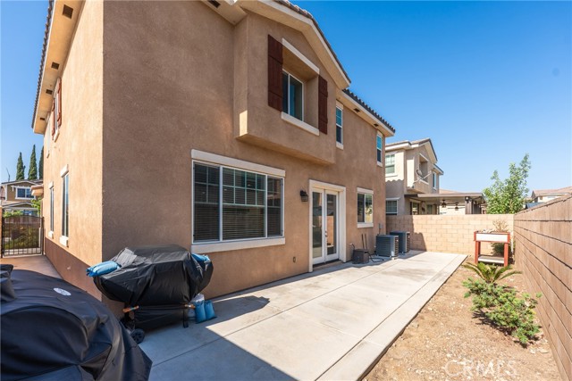 691 Lourdes Lane, Rialto CA: https://media.crmls.org/medias/59700110-8d12-4e73-9f1f-305f91fb4cd5.jpg