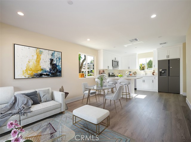 Detail Gallery Image 3 of 19 For 24743 Valley St #1,  Newhall,  CA 91321 - 3 Beds | 2/1 Baths