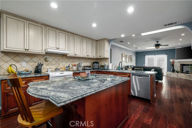 Detail Gallery Image 7 of 61 For 30356 Spray Dr, Canyon Lake,  CA 92587 - 4 Beds | 2/1 Baths