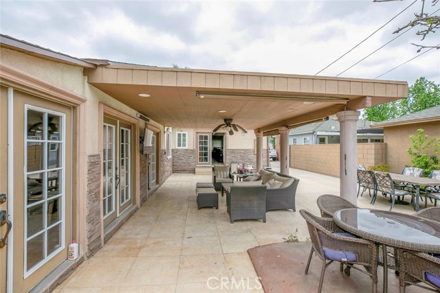 13353 Sylvan Street, Van Nuys CA: https://media.crmls.org/medias/597156d8-2b06-4e82-8c96-02bf62155821.jpg