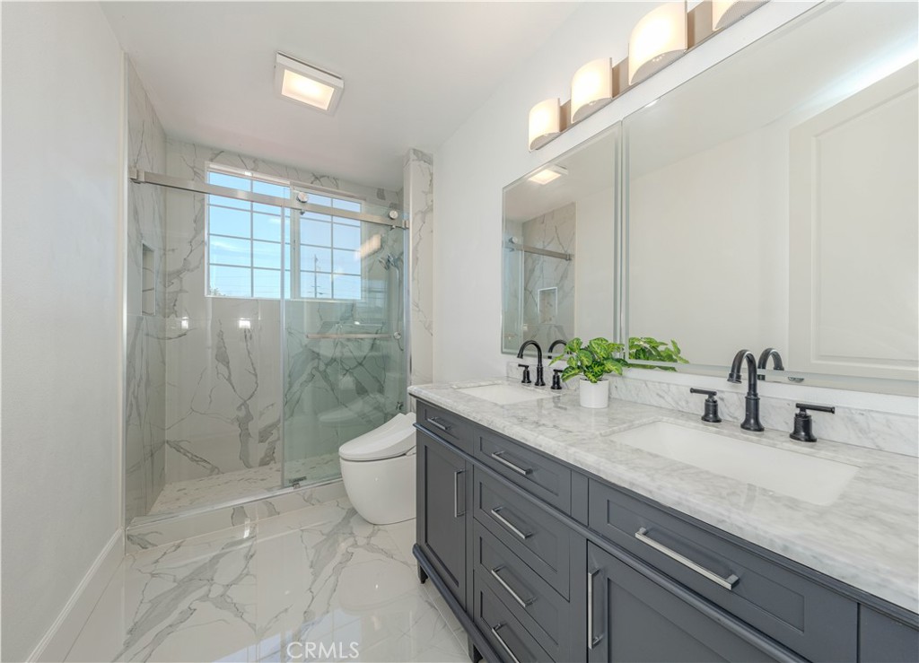 1224 E Live Oak Court