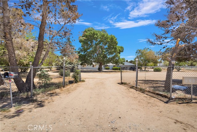10325 Sheep Creek Road, Phelan CA: https://media.crmls.org/medias/5972d14a-e9aa-4889-b8f3-610d3fa7eacb.jpg