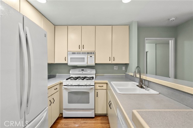 Detail Gallery Image 13 of 29 For 18830 Mandan St #101,  Canyon Country,  CA 91351 - 2 Beds | 2 Baths