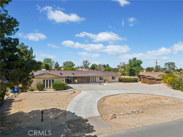 Detail Gallery Image 1 of 47 For 19977 Chickasaw Rd, Apple Valley,  CA 92307 - 5 Beds | 3 Baths