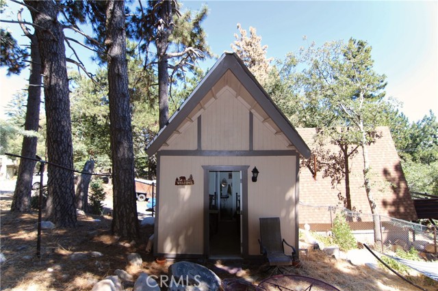 Detail Gallery Image 6 of 24 For 1109 Scenic Way, Rimforest,  CA 92378 - 2 Beds | 1 Baths