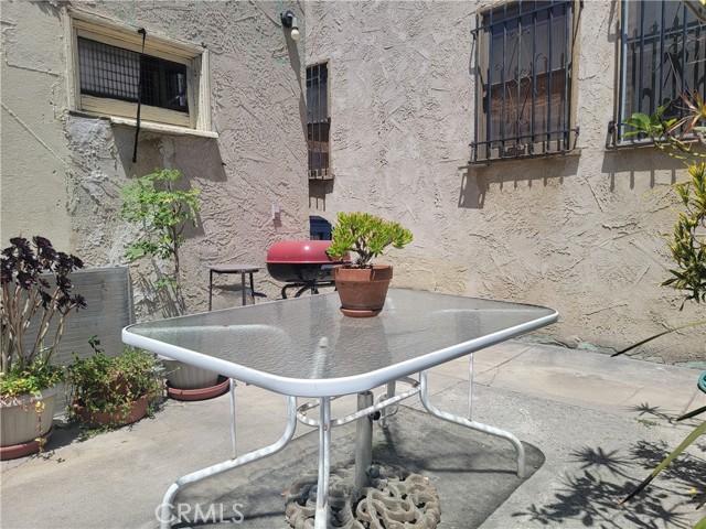 4214 Rosewood Avenue, Los Angeles CA: https://media.crmls.org/medias/5974ec2f-e350-4a0c-9fd7-6233532ff9f3.jpg