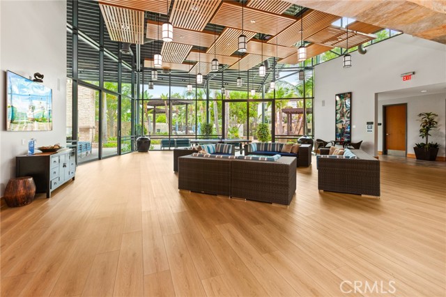31 Soho, Irvine CA: https://media.crmls.org/medias/5974f8d1-8b11-4682-9ccd-5adbf4d1b0cf.jpg