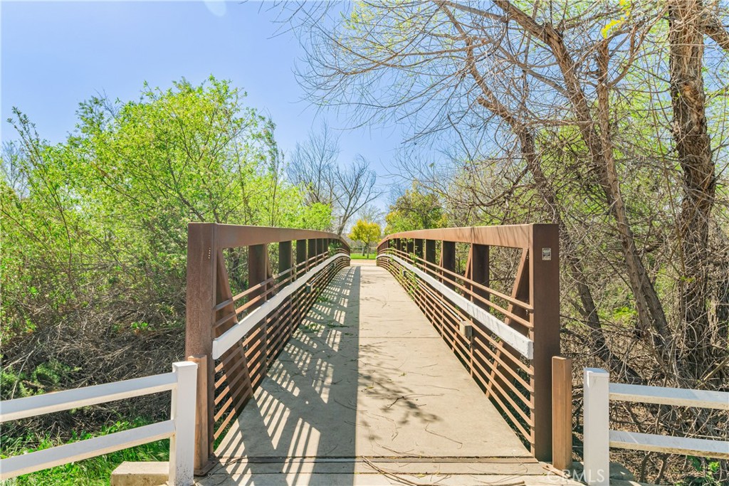 https://media.crmls.org/medias/5976158d-6693-4af4-8e95-fdd438dcf800.jpg?preset=X-Large