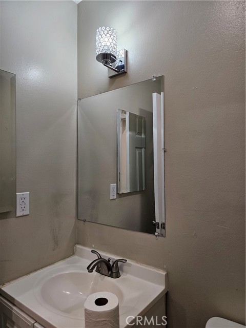 Detail Gallery Image 2 of 8 For 2549 Hermosa, Montrose,  CA 91020 - 2 Beds | 1/1 Baths