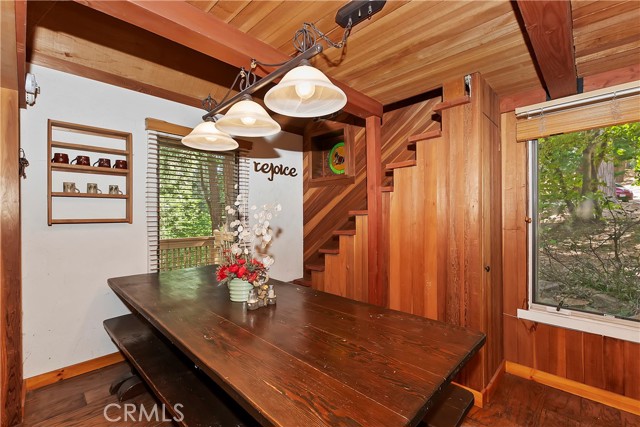 Detail Gallery Image 9 of 32 For 687 Crest Estates Dr, Lake Arrowhead,  CA 92352 - 3 Beds | 2/1 Baths