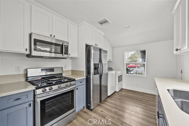 Detail Gallery Image 9 of 33 For 7952 White Oak Ave, Northridge,  CA 91325 - 2 Beds | 1 Baths