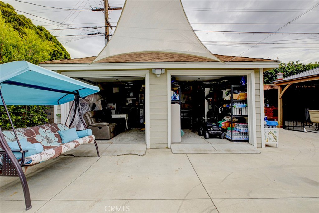 https://media.crmls.org/medias/5977982c-4423-488f-8eaa-2045eec56a08.jpg?preset=X-Large