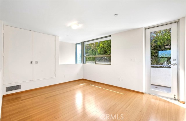 1035 19th Street, Santa Monica CA: https://media.crmls.org/medias/59785ccf-b541-4066-96d3-64fb7b49a01a.jpg