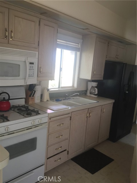 42850 Hill Top Drive, Banning CA: https://media.crmls.org/medias/5978bfc8-5721-4e18-87c5-fbd617fef929.jpg
