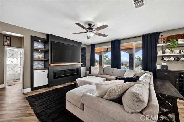 Detail Gallery Image 14 of 57 For 31860 Willow Wood Ct, Lake Elsinore,  CA 92532 - 4 Beds | 3 Baths