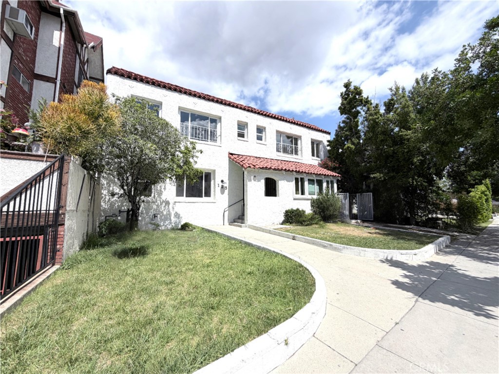 125 W Chestnut Street #108