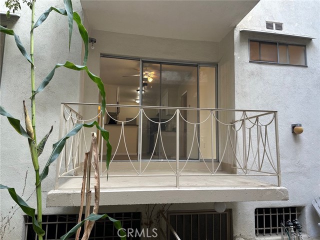 Detail Gallery Image 4 of 15 For 1607 Greenfield Ave #4,  West Los Angeles,  CA 90025 - 2 Beds | 2 Baths