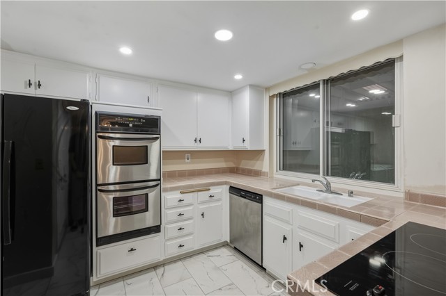 Detail Gallery Image 9 of 25 For 3500 W Manchester #450,  Inglewood,  CA 90305 - 3 Beds | 2 Baths