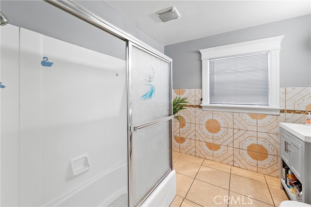 1665 Arlington Avenue, Los Angeles CA: https://media.crmls.org/medias/597c1a77-cc6a-4e32-b58c-f8ca69dcd97a.jpg