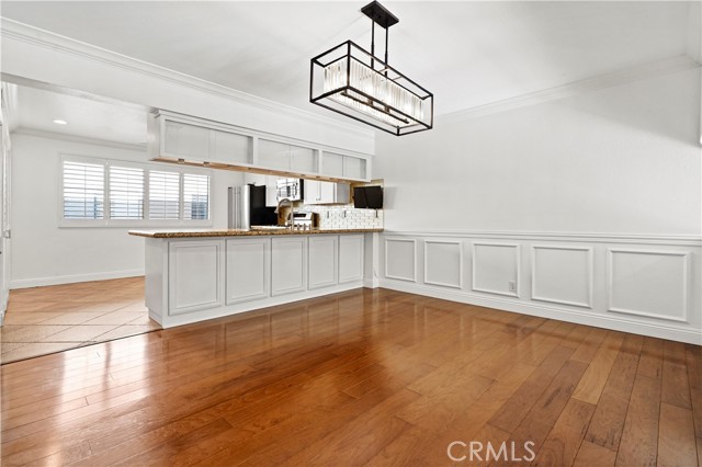 Detail Gallery Image 6 of 28 For 18409 Collins Street #D,  Tarzana,  CA 91356 - 2 Beds | 2/1 Baths