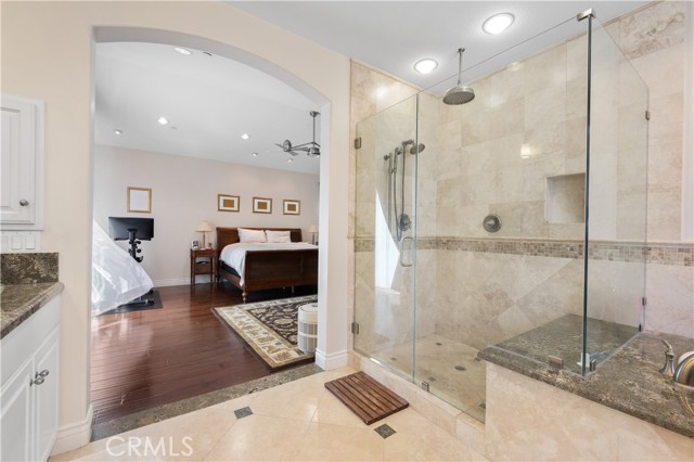 Detail Gallery Image 28 of 33 For 217 S Irena Ave #B,  Redondo Beach,  CA 90277 - 4 Beds | 2/1 Baths