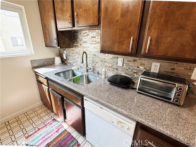 Detail Gallery Image 7 of 21 For 9800 Sepulveda Bld #45,  North Hills,  CA 91343 - 2 Beds | 2 Baths
