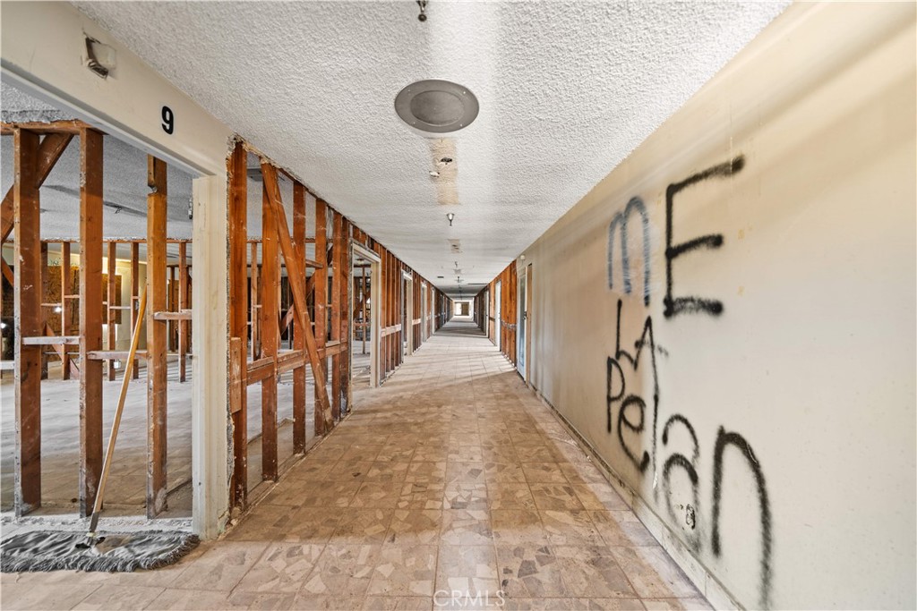 https://media.crmls.org/medias/597d5fff-8cbf-4264-8e8a-48032b1b7539.jpg?preset=X-Large