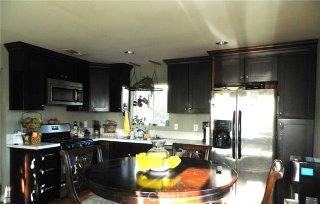 Detail Gallery Image 2 of 11 For 13039 Kelowna St, Pacoima,  CA 91331 - 3 Beds | 2 Baths