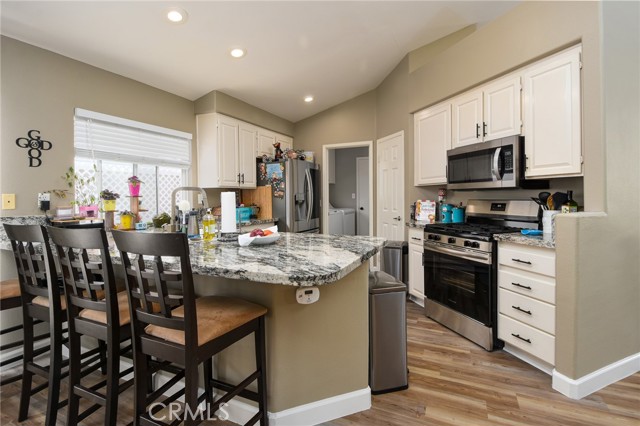 23898 Via Pamilla, Murrieta CA: https://media.crmls.org/medias/597e7ca4-9a6a-4359-aca3-159171c539c5.jpg