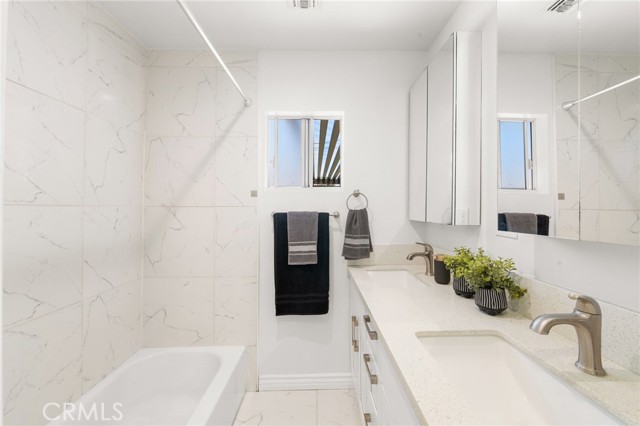 6019 Greentop Street, Lakewood CA: https://media.crmls.org/medias/597efeec-62c2-4e18-abbc-b25b182ac24f.jpg